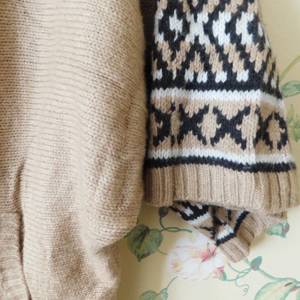 🦔🦔 Aztec Style Lambswool Cardigan - Picture 6 of 10